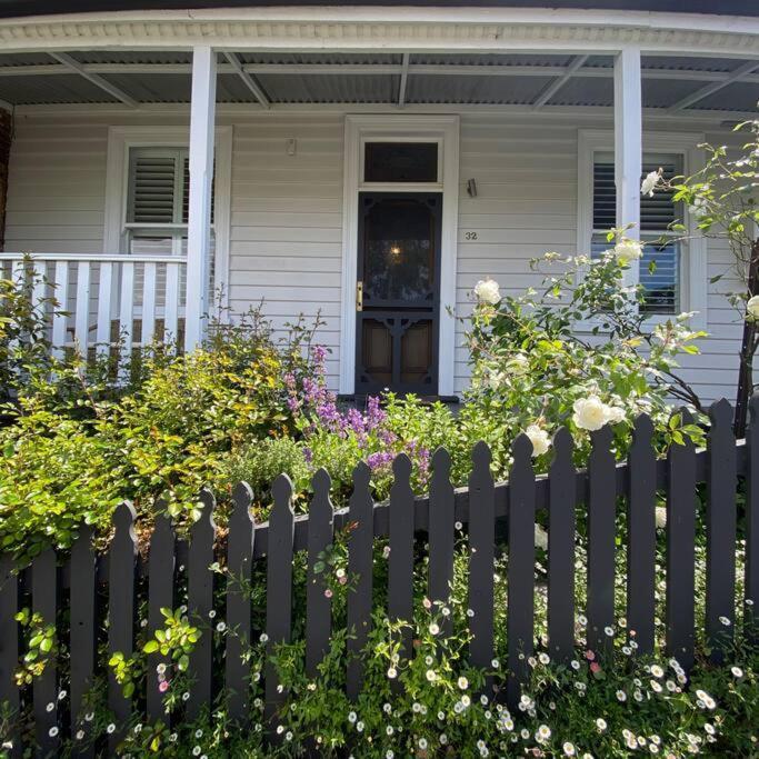 Charming Cottage Nestled In Prime Location Launceston Eksteriør billede